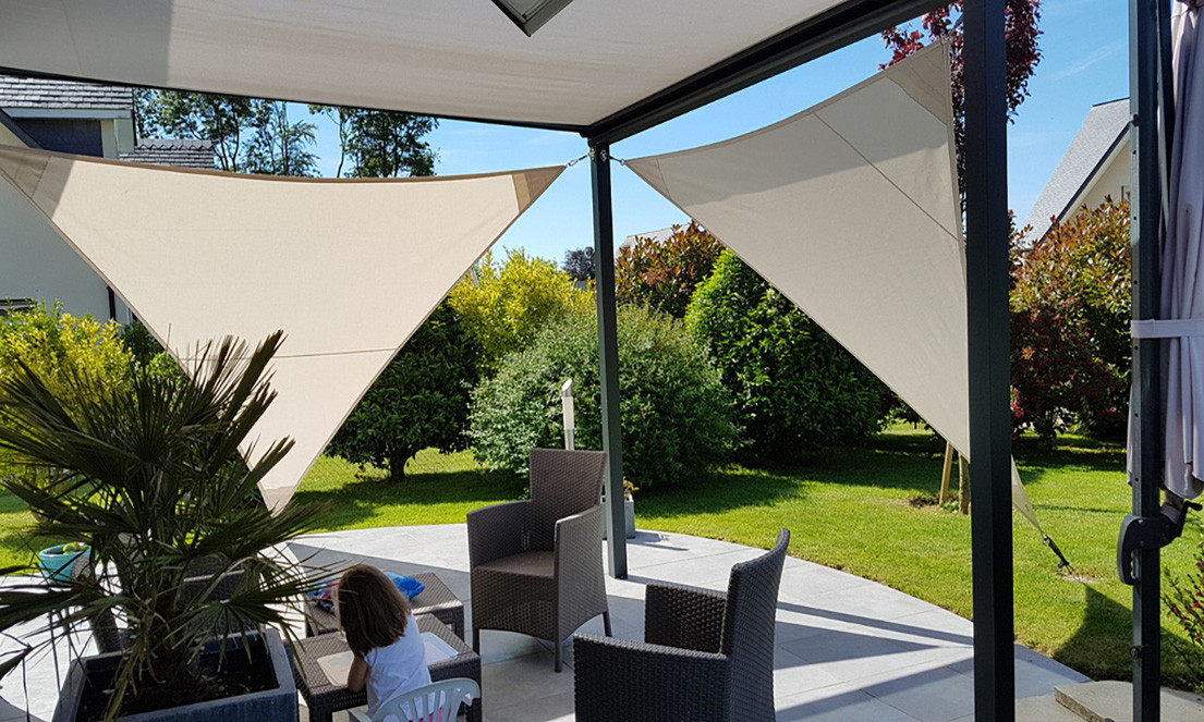 Voiles fixées au sol